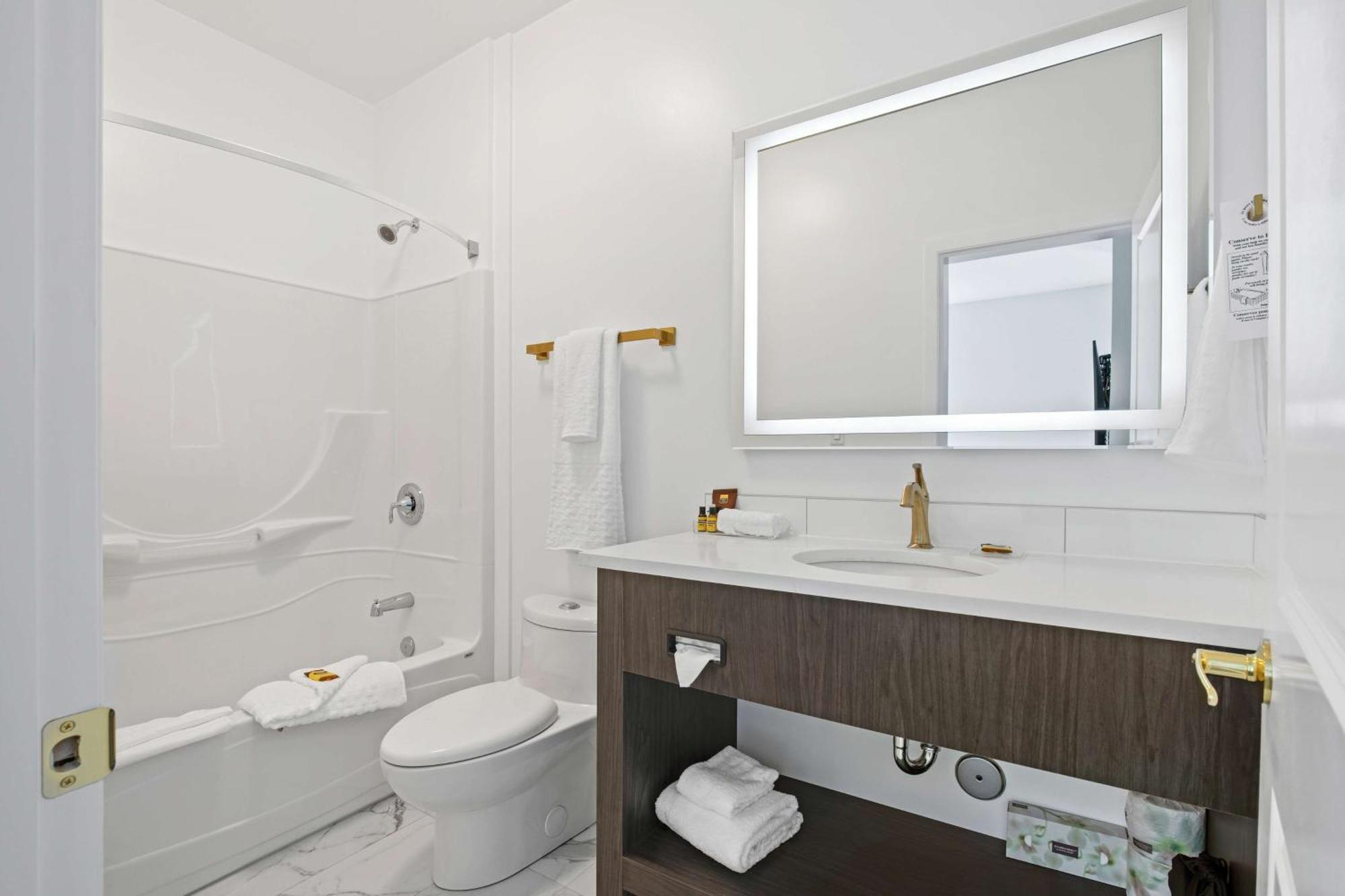 Crown Columbia Hotel; BW Premier Collection Trail Экстерьер фото
