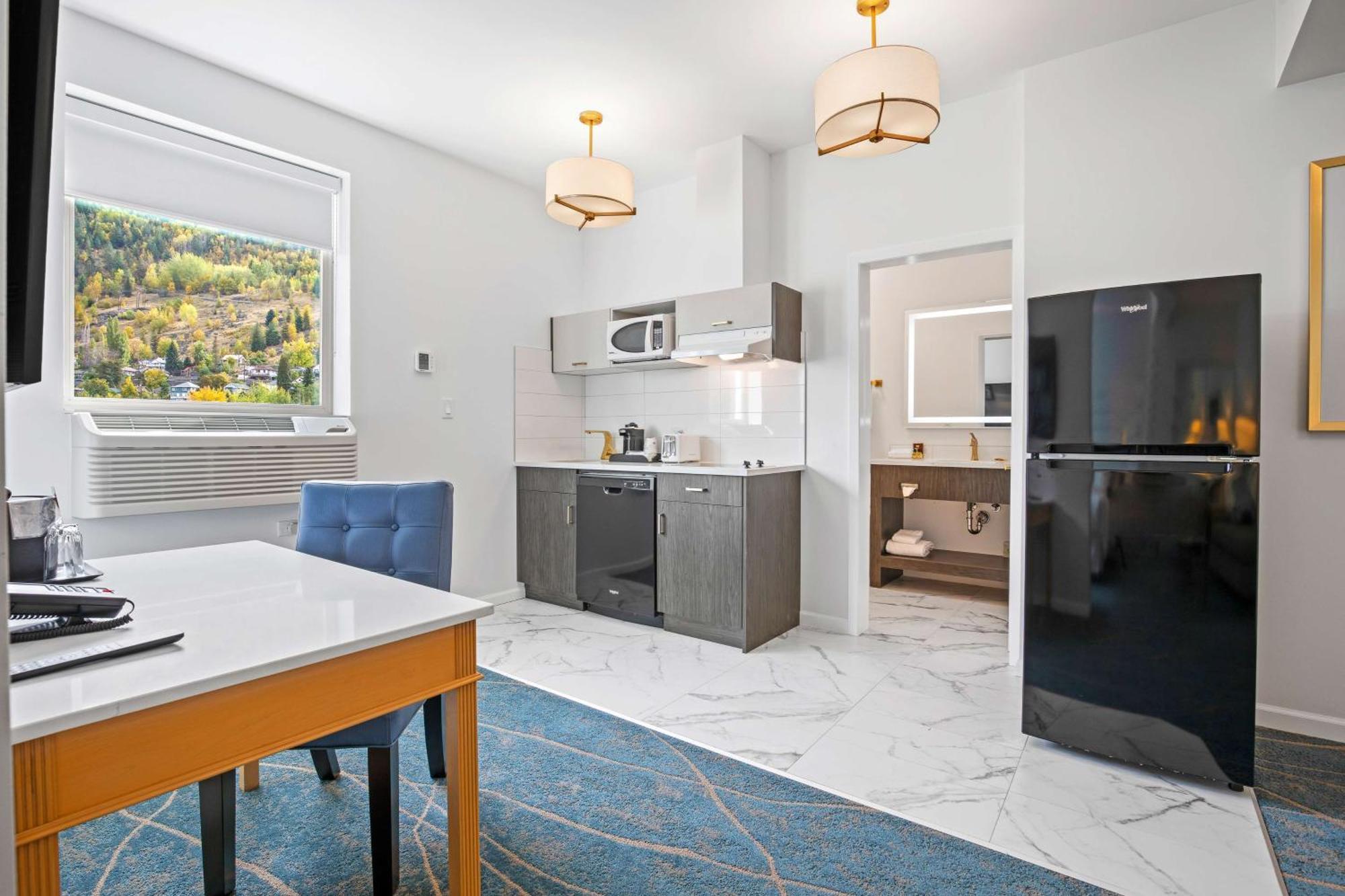 Crown Columbia Hotel; BW Premier Collection Trail Экстерьер фото