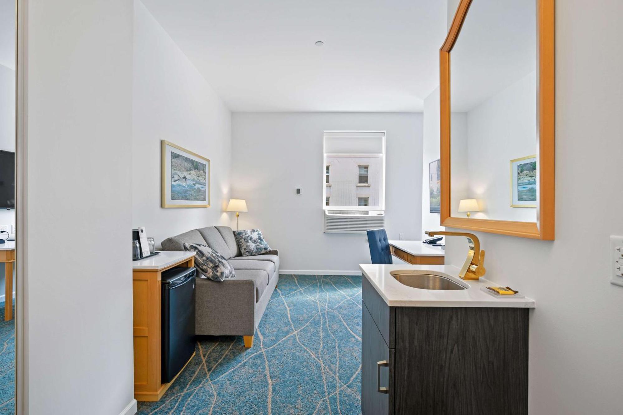 Crown Columbia Hotel; BW Premier Collection Trail Экстерьер фото