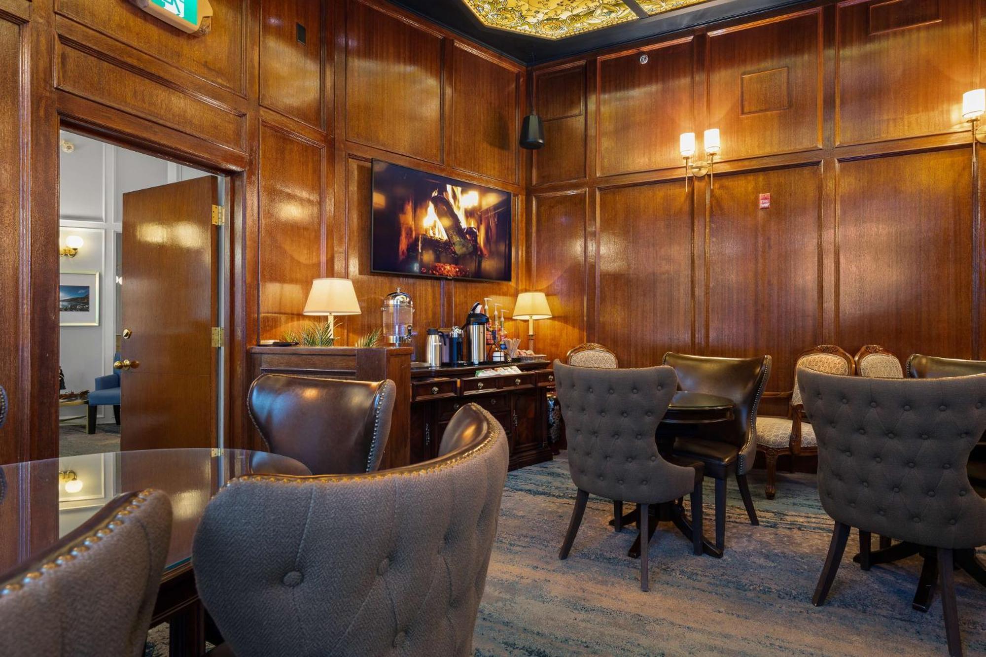 Crown Columbia Hotel; BW Premier Collection Trail Экстерьер фото
